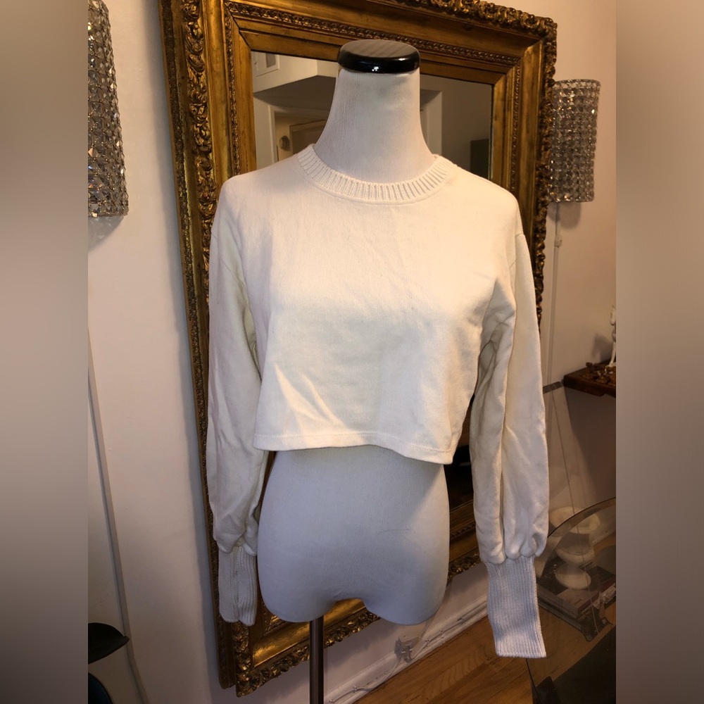 Zara crop ecru cream color sweater with thumb holes size small